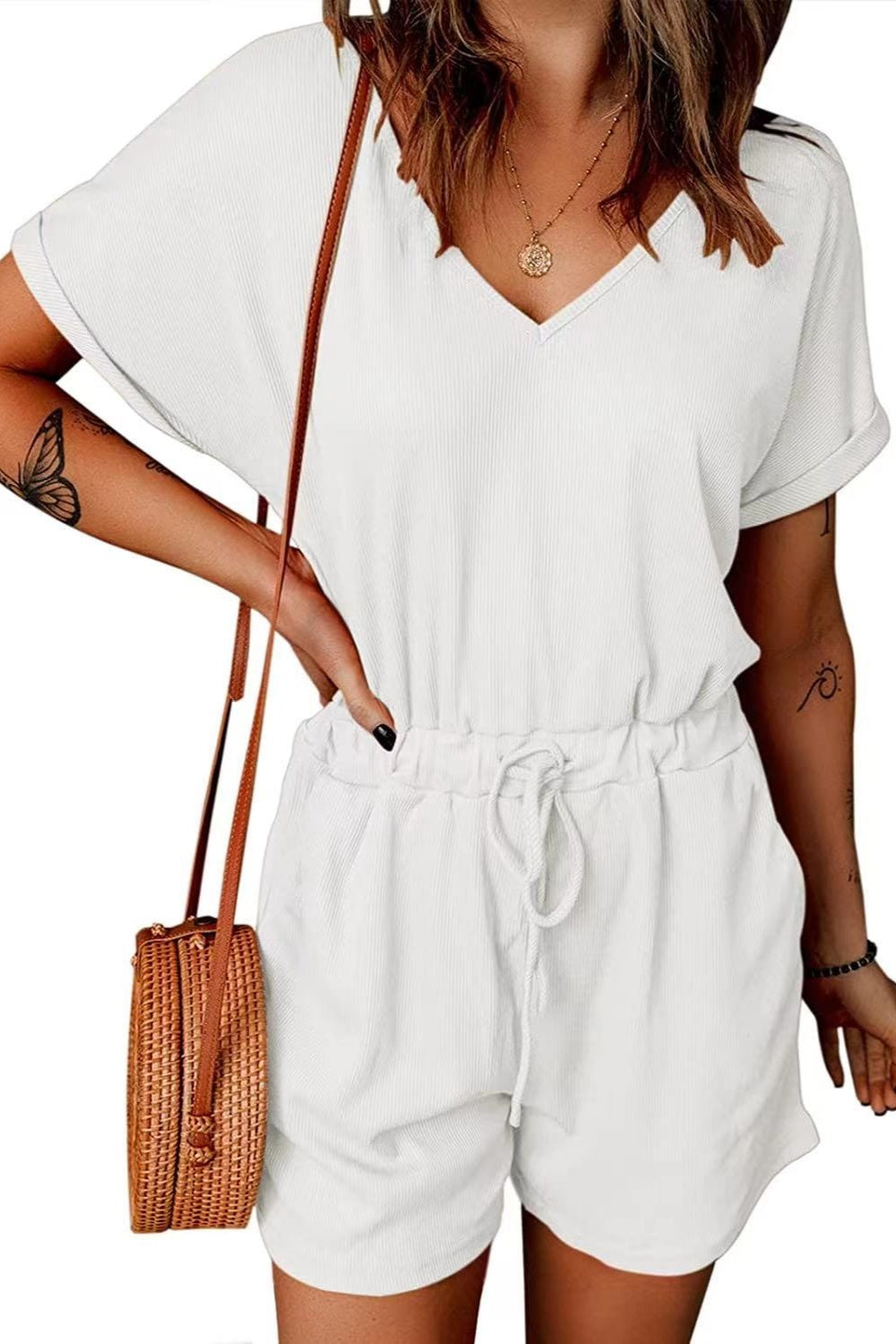 LM | Short-sleeved full-size romper with drawstring and V-neckline