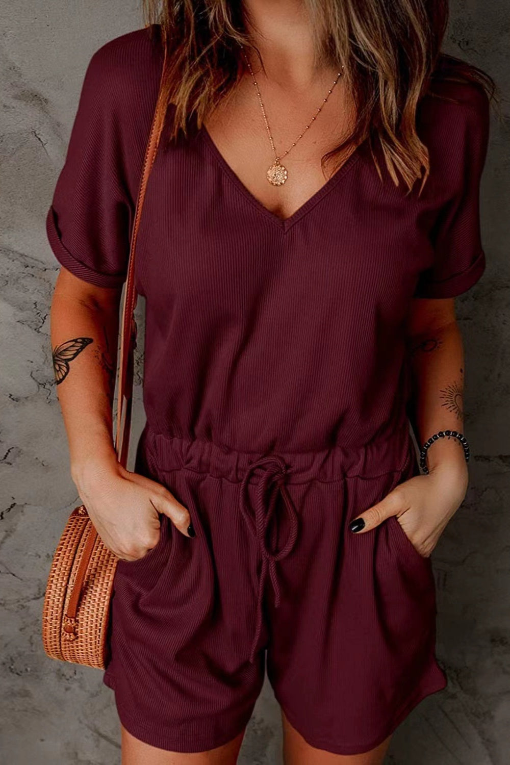 LM | Short-sleeved full-size romper with drawstring and V-neckline
