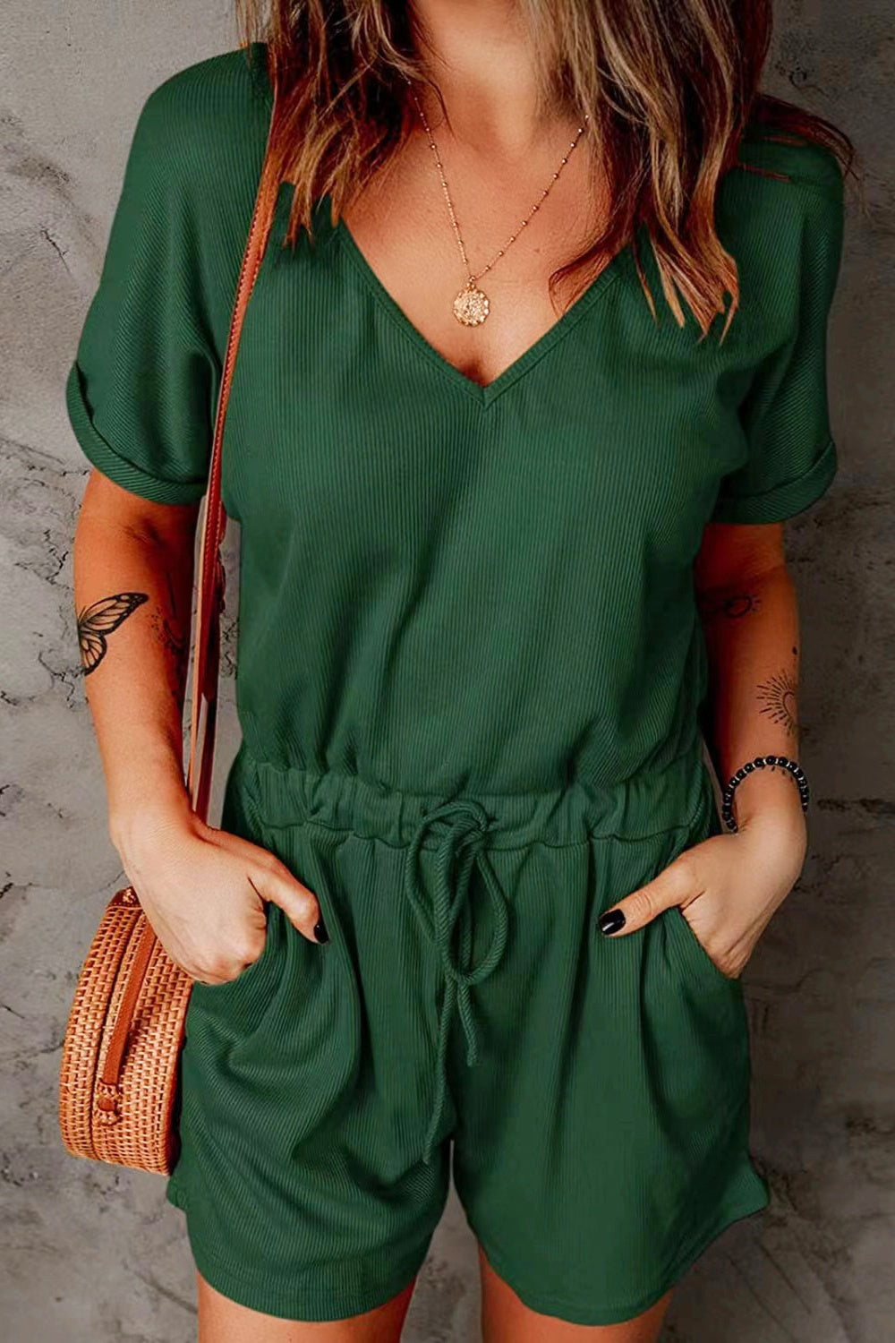 LM | Short-sleeved full-size romper with drawstring and V-neckline