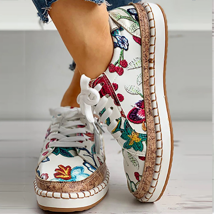 LM | Simple sneakers with flowers