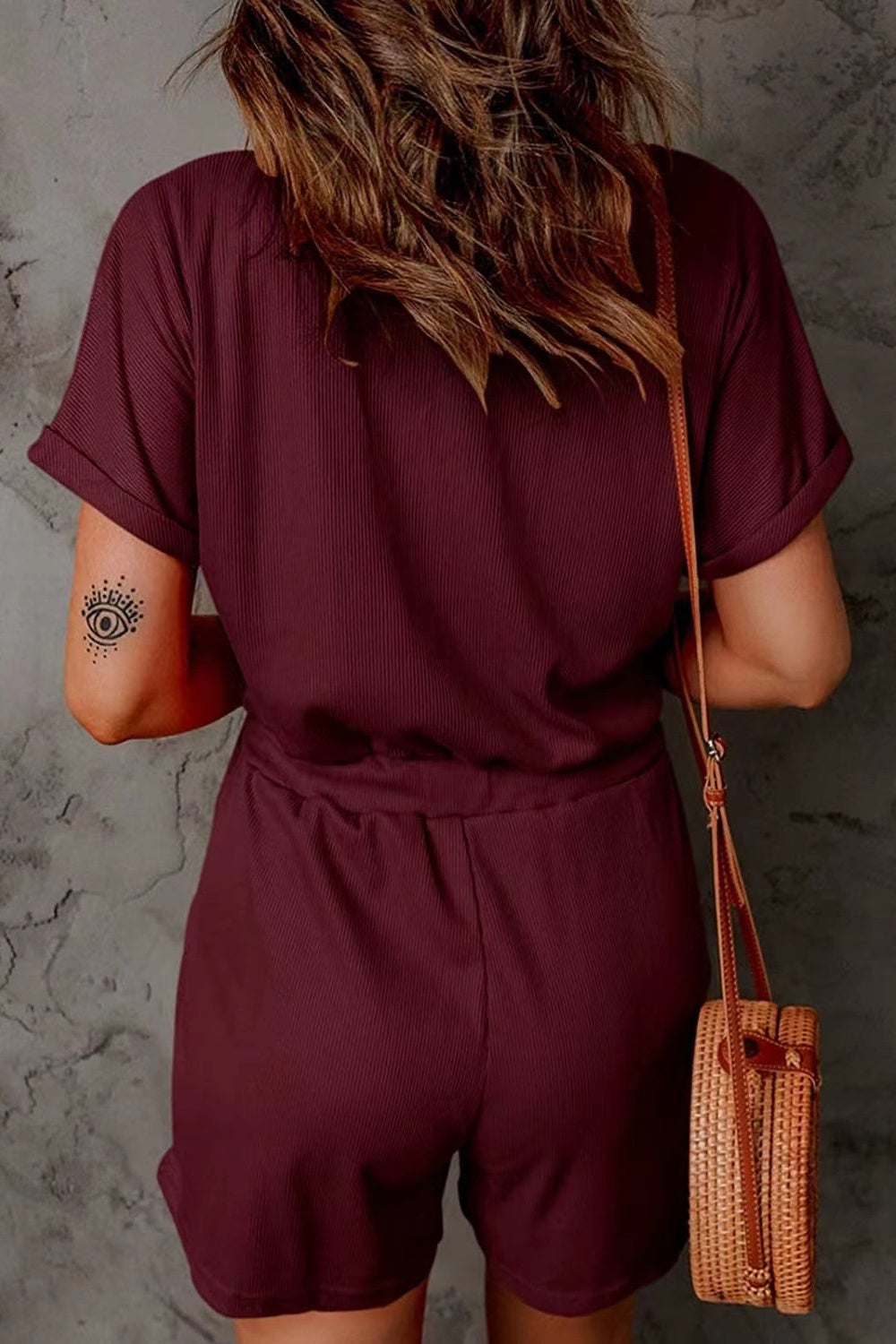 LM | Short-sleeved full-size romper with drawstring and V-neckline