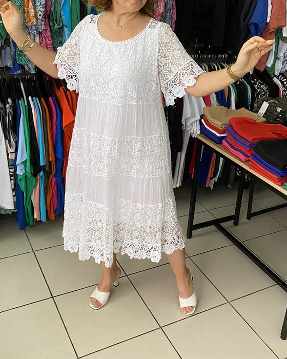 LM | Timeless lace midi dress