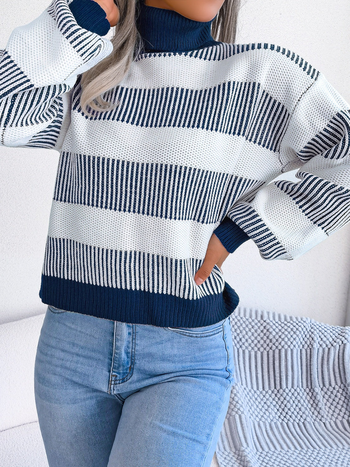 LM | Fashionable and minimalist sweater