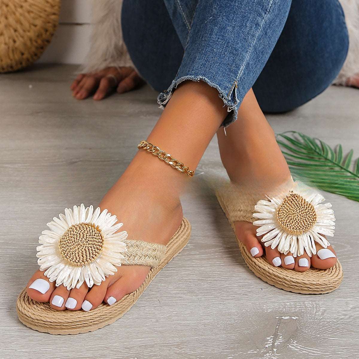 LM | Women's flat casual bohemian sandals with flower