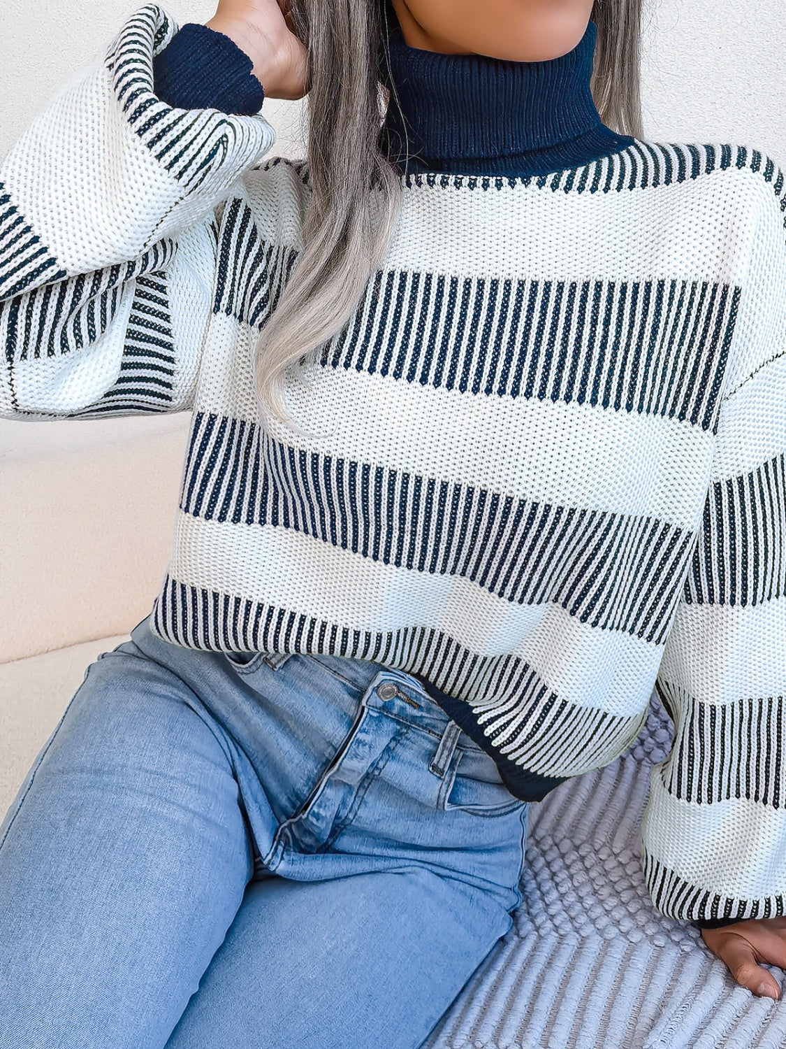 LM | Fashionable and minimalist sweater