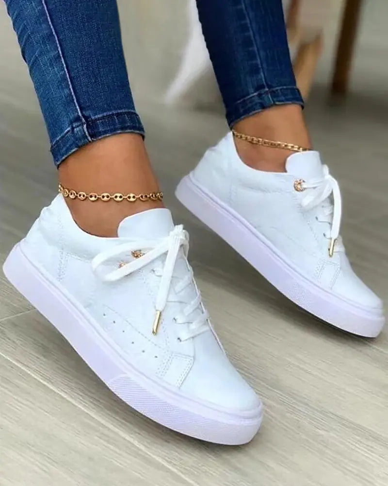 LM | Chic sneakers with golden details