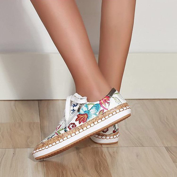 LM | Simple sneakers with flowers