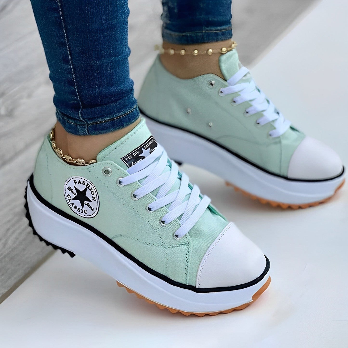 LM | Slim and cool sneakers
