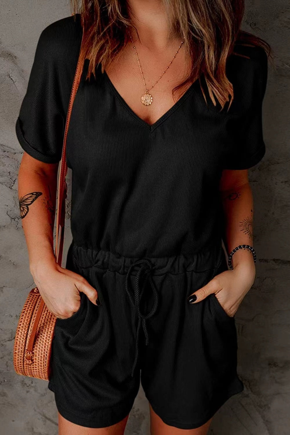 LM | Short-sleeved full-size romper with drawstring and V-neckline