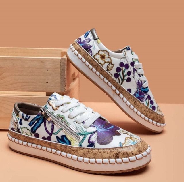 LM | Simple sneakers with flowers