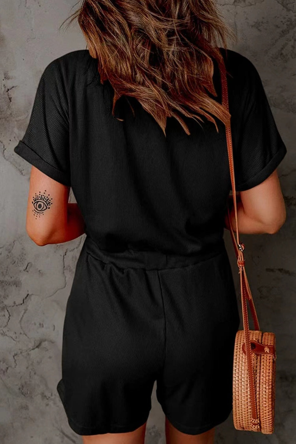 LM | Short-sleeved full-size romper with drawstring and V-neckline