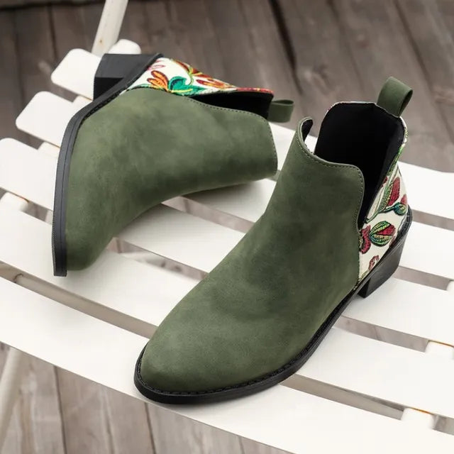 LM | Playful and lightweight boots
