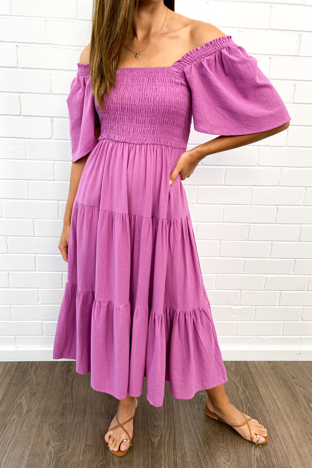 LM | Feminine off-shoulder midi dress