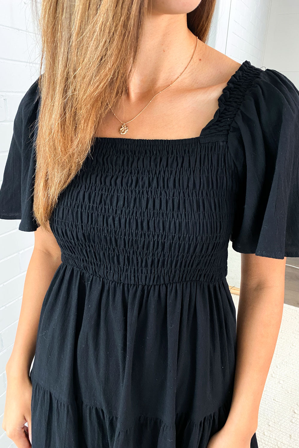 LM | Feminine off-shoulder midi dress