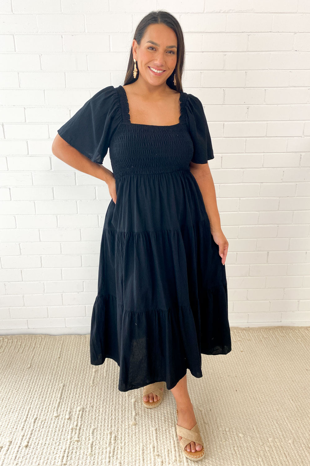 LM | Feminine off-shoulder midi dress
