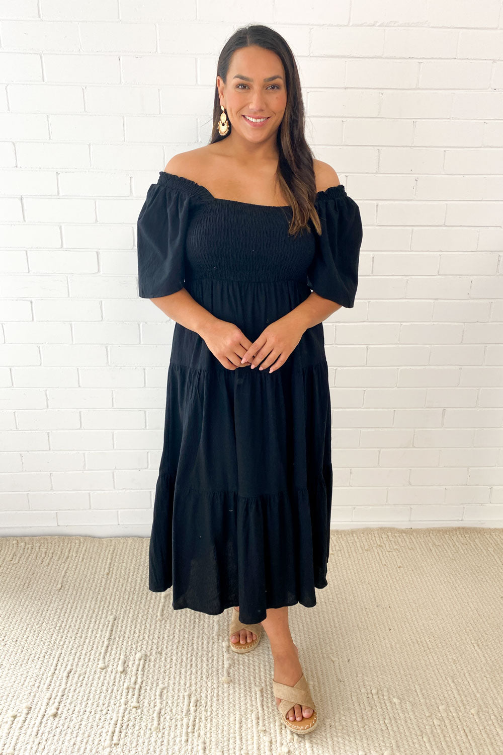 LM | Feminine off-shoulder midi dress