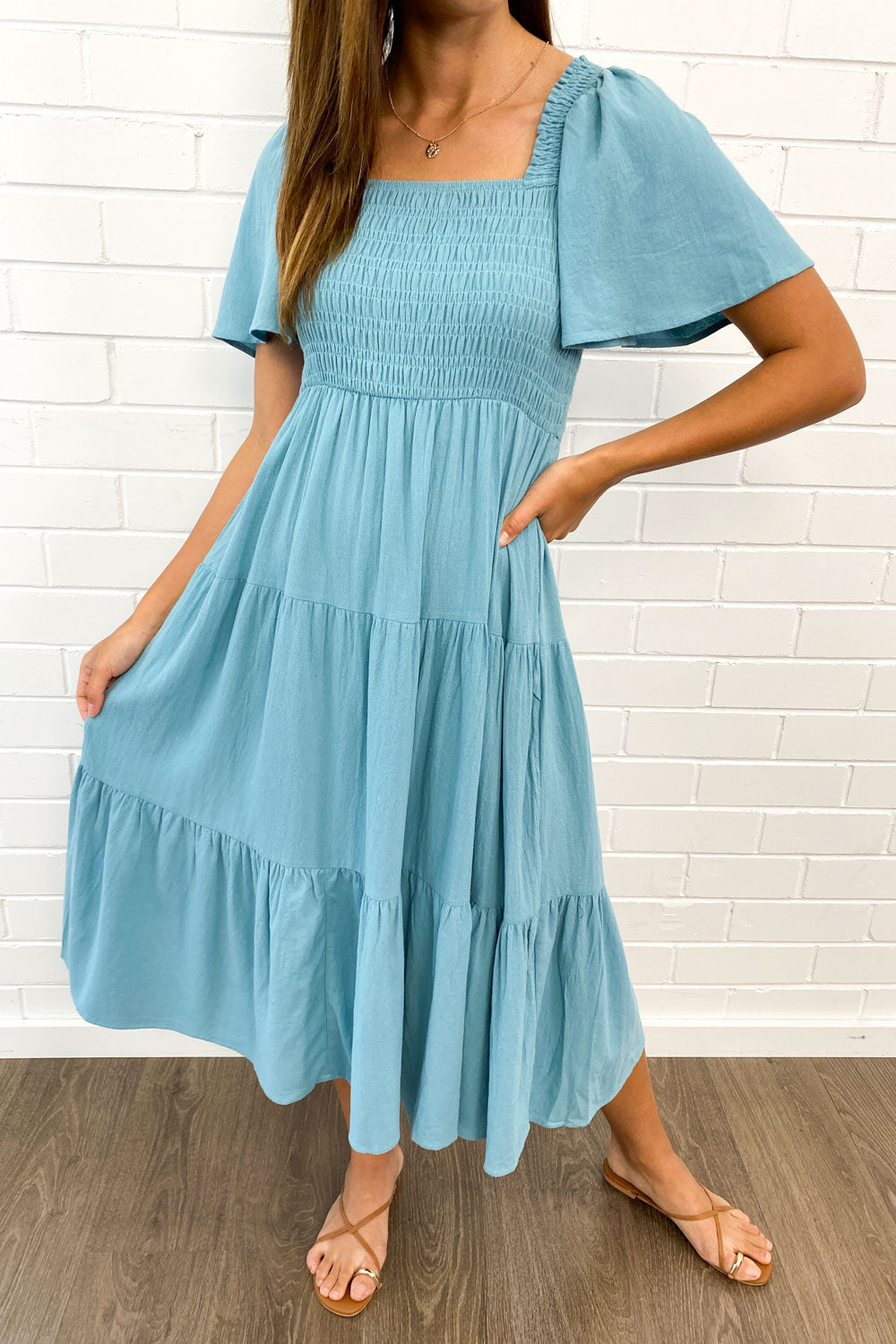 LM | Feminine off-shoulder midi dress
