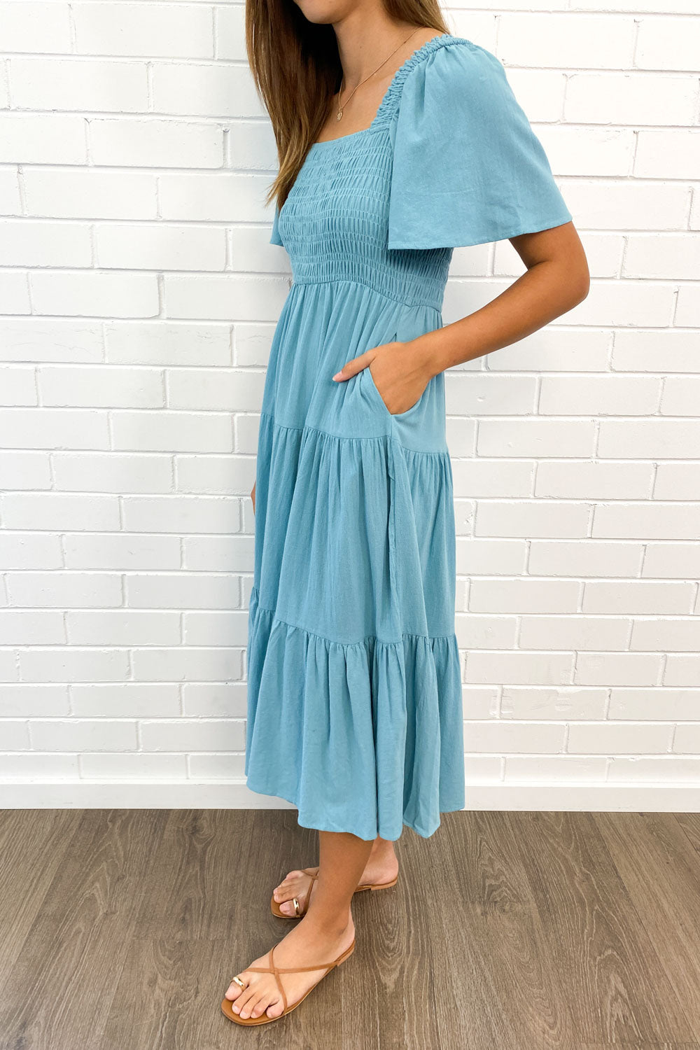 LM | Feminine off-shoulder midi dress