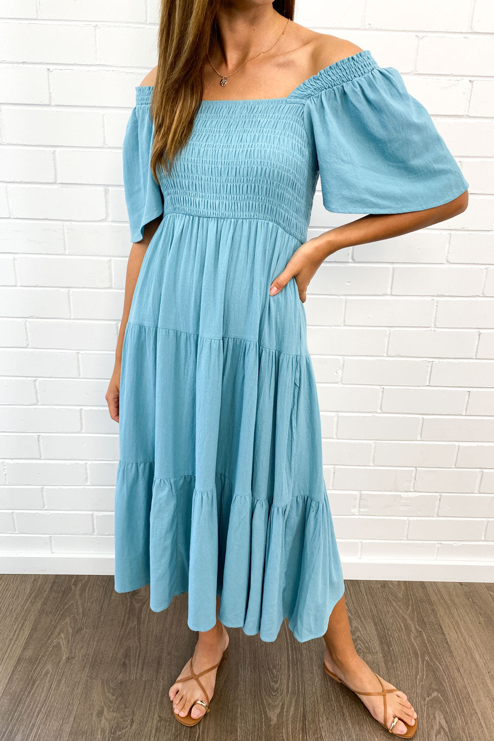 LM | Feminine off-shoulder midi dress