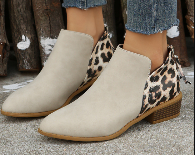 LM | Playful and lightweight boots
