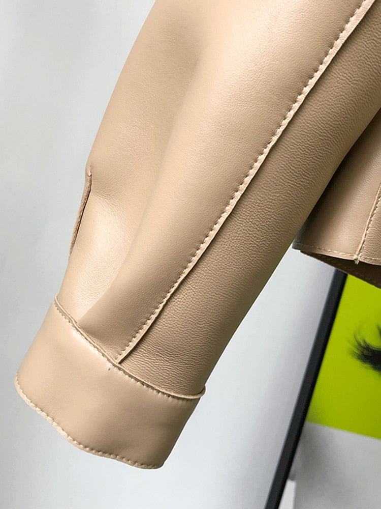 LM | Uncomplicated and trendy coat