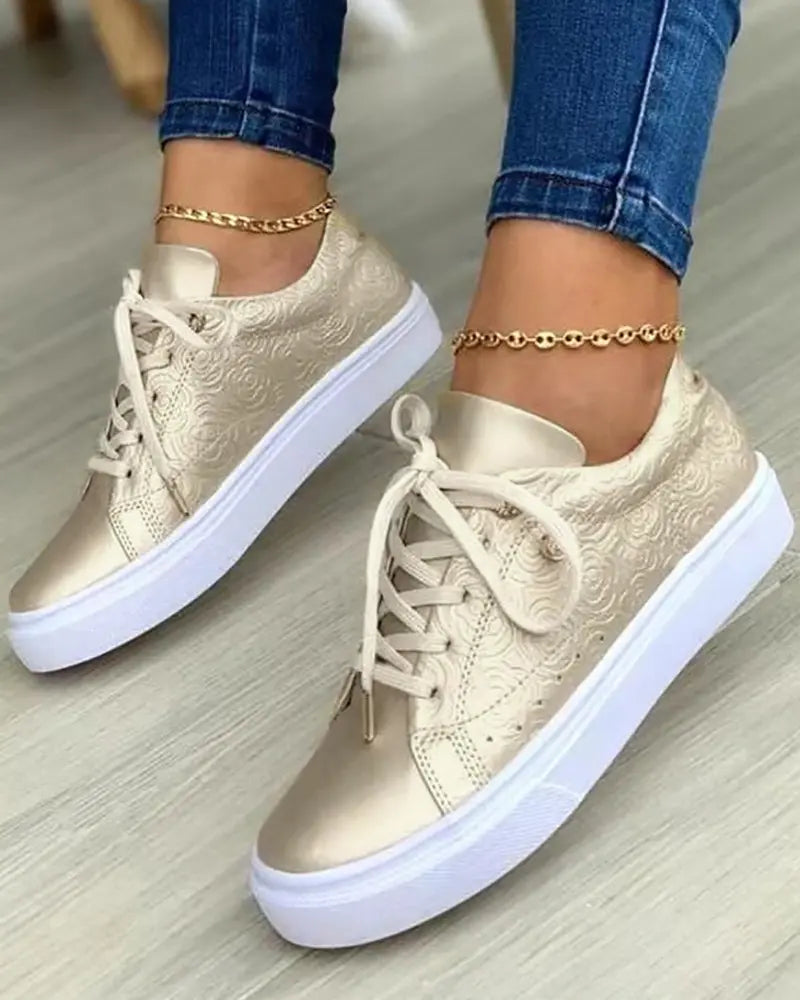 LM | Chic sneakers with golden details