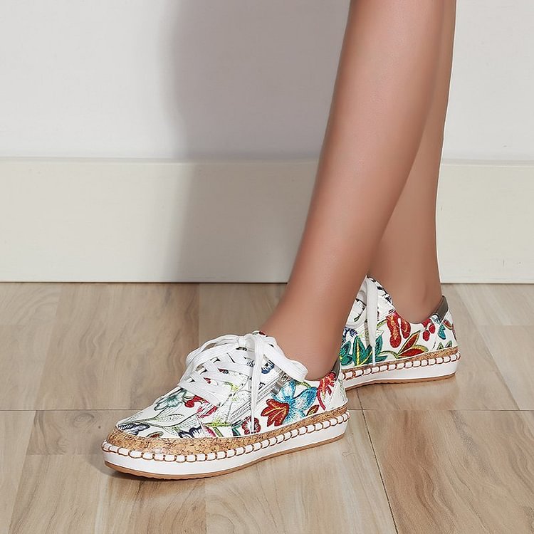 LM | Simple sneakers with flowers