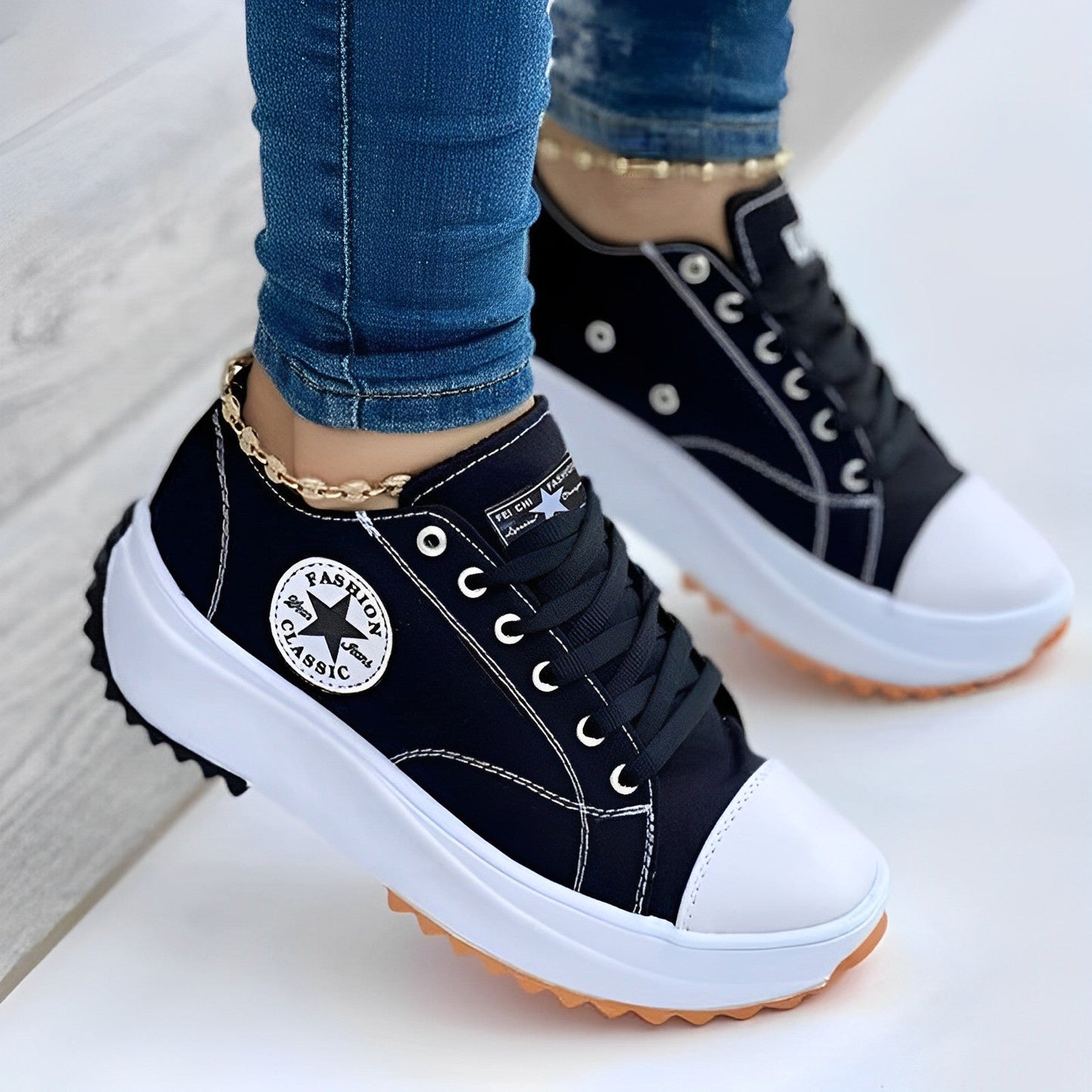 LM | Slim and cool sneakers