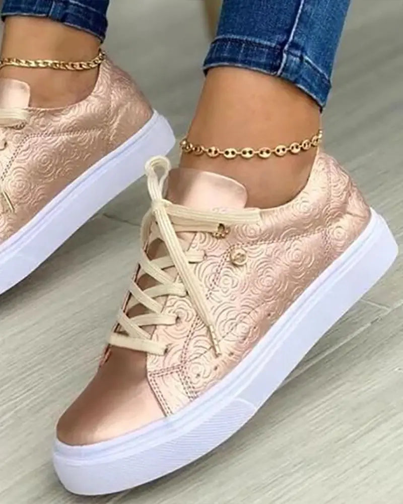 LM | Chic sneakers with golden details
