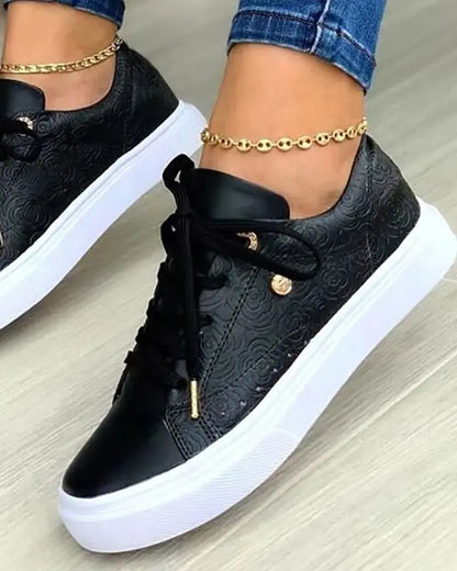 LM | Chic sneakers with golden details
