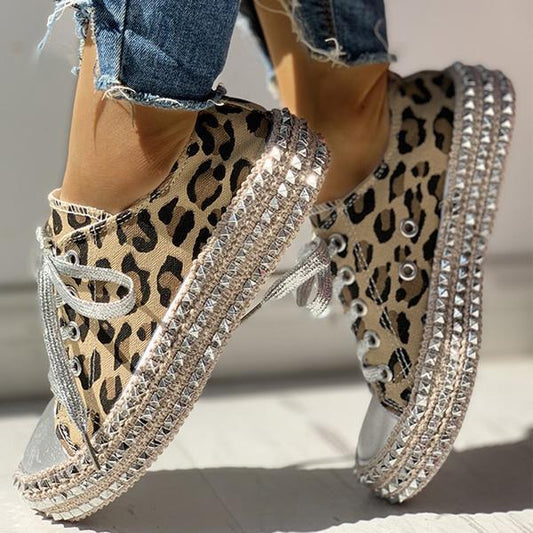 LM | Fashionable and supportive orthopedic sneakers