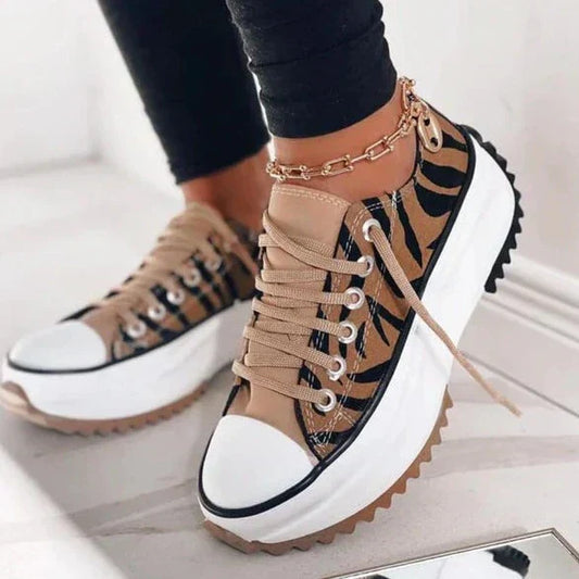 LM | Fashionable, supportive orthopaedic sneakers