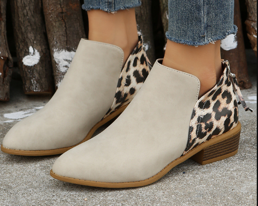 LM | Playful and lightweight boots