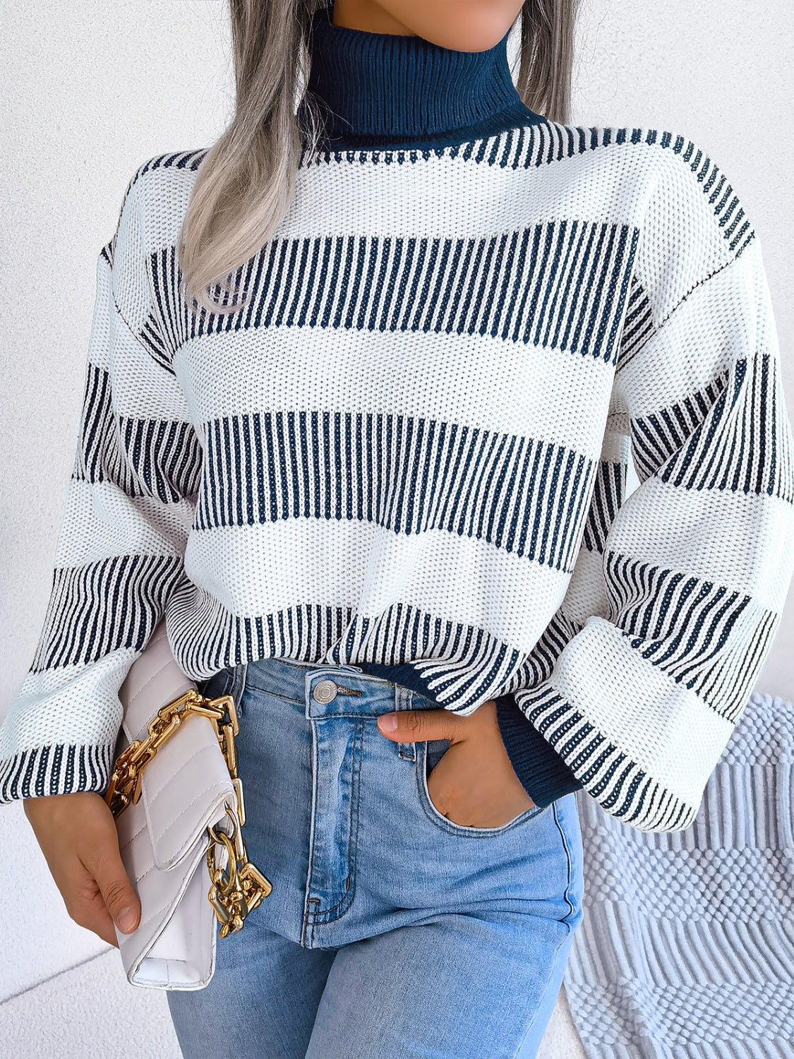 LM | Fashionable and minimalist sweater