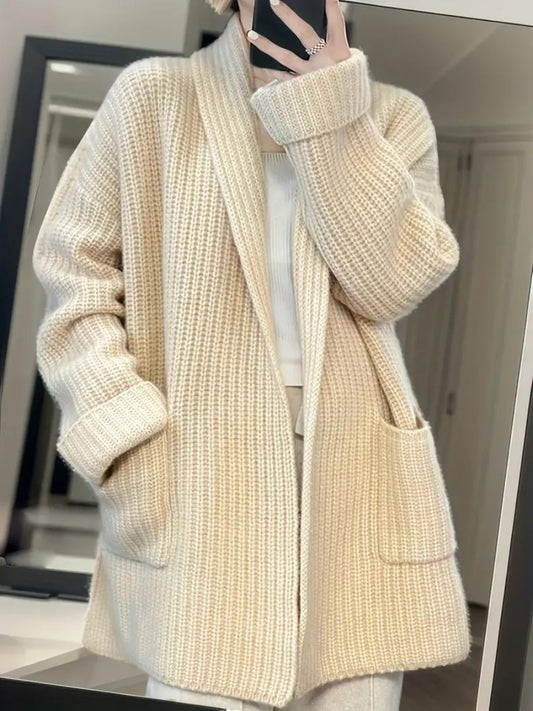 LM | Relaxed and timeless winter cardigan